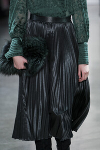 elie-tahari-clp-rf19-0658.thumb.jpg.28d67d652395ed0ac516e81f1a0be9c7.jpg