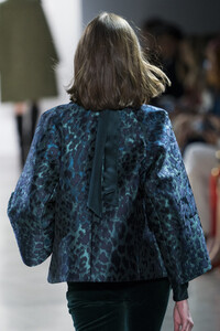 elie-tahari-clp-rf19-0702.thumb.jpg.30b78a7148d7bd0f91a374b34aa2e8fd.jpg