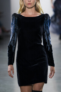 elie-tahari-clp-rf19-0705.thumb.jpg.e073d75a5630db470e3cddfbbf03ebdb.jpg