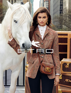 etro-afw19-adv-single-03.thumb.jpg.c5dacfbcac1bd01753063a05410b239b.jpg