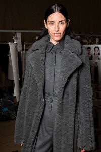 gabriela-hearst-bks-g-rf19-8634.thumb.jpg.bf417dbf86235d3fece17709be8095c4.jpg