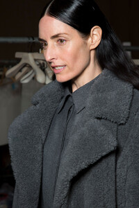 gabriela-hearst-bks-g-rf19-8641.thumb.jpg.9b8475317ba21e92d96cefbb49005272.jpg