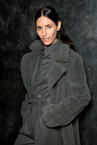 gabriela-hearst-bks-g-rf19-8705.thumb.jpg.6fc30e615a70bbf5273a2030b594c2c0.jpg