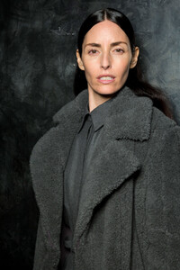 gabriela-hearst-bks-g-rf19-8714.thumb.jpg.5ea346d11675de1748d93f32d172077f.jpg