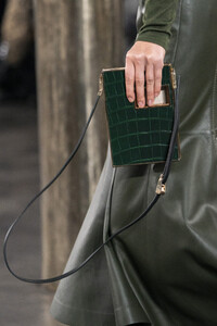 gabriela-hearst-clp-rf19-0113.thumb.jpg.7e2d6b8adfc6767ec8c03e7f3538b59e.jpg