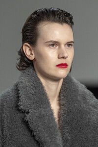 helmut-lang-clp-rf19-1086.thumb.jpg.7d4f488ad9d8aac79c8c8f89217d545c.jpg