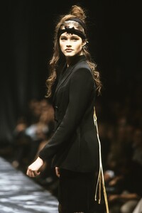 jean-paul-gaultier-ss-1997.thumb.jpg.f10140074f3bef2ce5bf25e24c235589.jpg