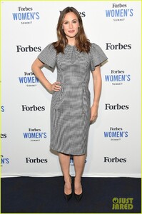 jennifer-garner-ashley-graham-lead-forbes-womens-summit-2019-02.jpg