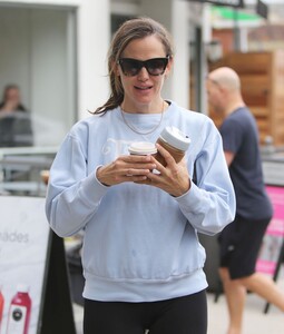 jennifer-garner-leaving-body-by-simone-in-brentwood-06-22-2019-1.jpg
