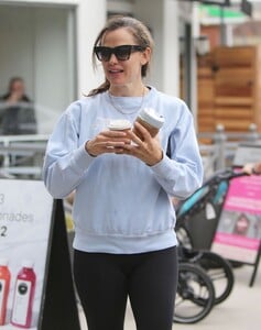 jennifer-garner-leaving-body-by-simone-in-brentwood-06-22-2019-9.jpg