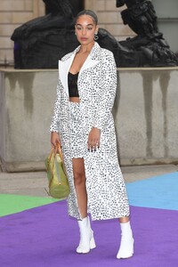 jorja-smith-royal-academy-of-arts-summer-exhibition-party-2019-in-london-4.jpg