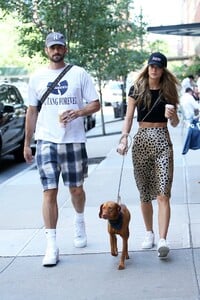kate-bock-street-style-out-with-her-dog-in-nyc-06-23-2019-2.jpg