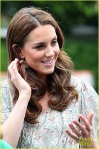 kate-middleton-royal-photographic-society-04.jpg