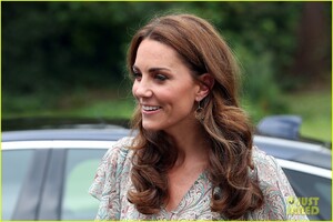 kate-middleton-royal-photographic-society-06.jpg