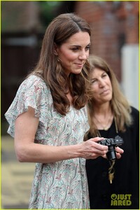 kate-middleton-royal-photographic-society-13.jpg