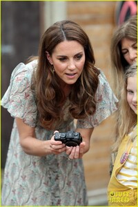 kate-middleton-royal-photographic-society-16.jpg