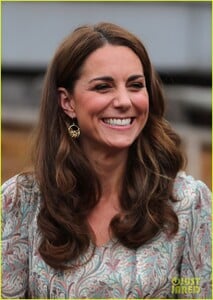 kate-middleton-royal-photographic-society-24.jpg