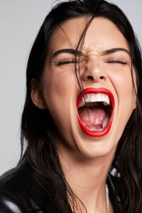kendall-jenner-l-officiel-magazine-summer-2019-3.jpg