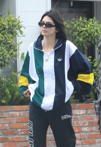kendall-jenner-out-in-bel-air-los-angeles-06-16-2019-2.jpg
