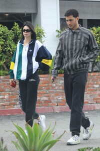kendall-jenner-out-in-bel-air-los-angeles-06-16-2019-3.jpg