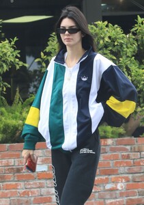 kendall-jenner-out-in-bel-air-los-angeles-06-16-2019-8.jpg