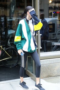 kendall-jenner-out-in-nyc-06-19-2019-2.jpg
