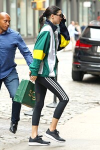 kendall-jenner-out-in-nyc-06-19-2019-8.jpg