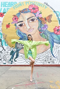 kendall-jenner-stops-by-the-paintpositivity-becausewordsmatter-mural-in-ny-06-20-2019-6.jpg