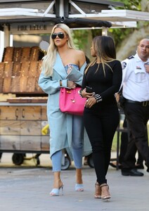 khloe-kardashian-street-style-06-19-2019-13.jpg