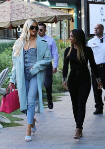 khloe-kardashian-street-style-06-19-2019-14.jpg