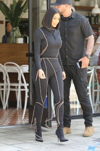 kim-kardashian-at-cafe-gratitude-in-los-angeles-06-05-2019-10.jpg