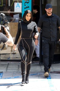 kim-kardashian-at-cafe-gratitude-in-los-angeles-06-05-2019-12.jpg