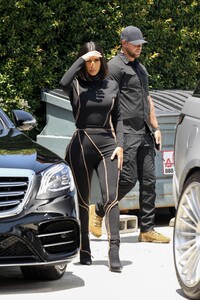 kim-kardashian-at-cafe-gratitude-in-los-angeles-06-05-2019-2.jpg