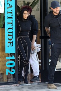 kim-kardashian-at-cafe-gratitude-in-los-angeles-06-05-2019-4.jpg