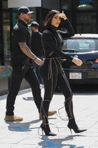 kim-kardashian-at-cafe-gratitude-in-los-angeles-06-05-2019-5.jpg