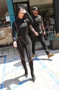 kim-kardashian-at-cafe-gratitude-in-los-angeles-06-05-2019-7.jpg