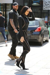 kim-kardashian-at-cafe-gratitude-in-los-angeles-06-05-2019-9.jpg