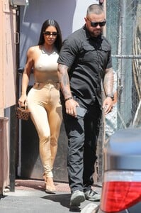 kim-kardashian-emilio-s-trattoria-in-encino-06-07-2019-11.jpg