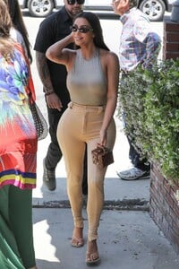 kim-kardashian-emilio-s-trattoria-in-encino-06-07-2019-3.jpg