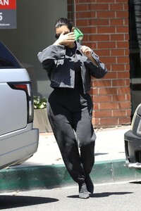 kim-kardashian-out-in-beverly-hills-06-23-2019-0.thumb.jpg.3dba87052f4bc5a1785fd0d9ccc92596.jpg
