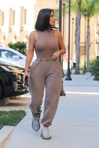kim-kardashian-stepped-out-in-los-angeles-06-17-2019-2.jpg