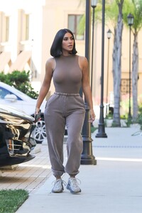 kim-kardashian-stepped-out-in-los-angeles-06-17-2019-3.jpg