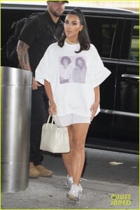 kim-kardashian-wears-michael-jackson-prince-shirt-jfk-airport-05.jpg