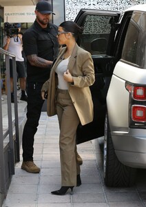 kourtney-kardashian-at-cafe-gratitude-in-los-angeles-06-05-2019-3.jpg