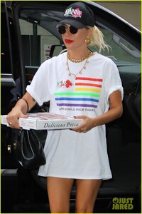 lady-gaga-celebrates-pride-at-her-parents-restaurant-05.jpg