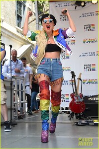 lady-gaga-gives-touching-speech-at-pride-event-01.jpg