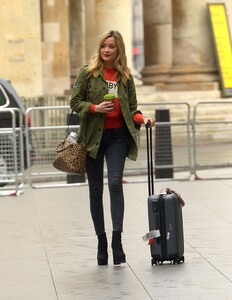 laura-whitmore-bbc-broadcasting-house-in-london-06-16-2019-1.jpg