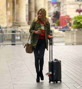 laura-whitmore-bbc-broadcasting-house-in-london-06-16-2019-3.jpg