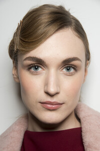 lela-rose-bks-v-rf19-3755.thumb.jpg.d9af7c7a77253760c3f3a5a4984558e7.jpg