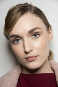 lela-rose-bks-v-rf19-3756.thumb.jpg.61d9cb1df7aa42fb7ba52915f8b695c5.jpg